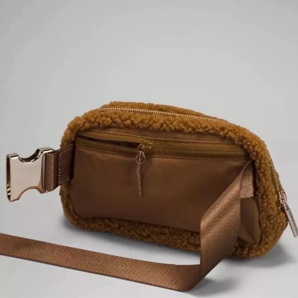 NWT Everywhere Belt Bag *Fleece BTCA ONE SIZE - Picture 3 of 4